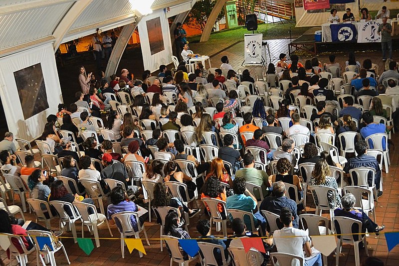 Mais de 250 pessoas participaram de Assembleia Geral realizada na UFU, em Uberlândia