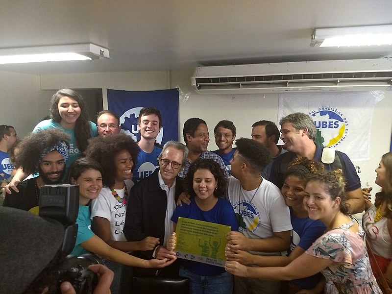 Estudantes se reúnem em Porto Alegre em defesa do ex-presidente Luiz Inácio Lula da Silva
