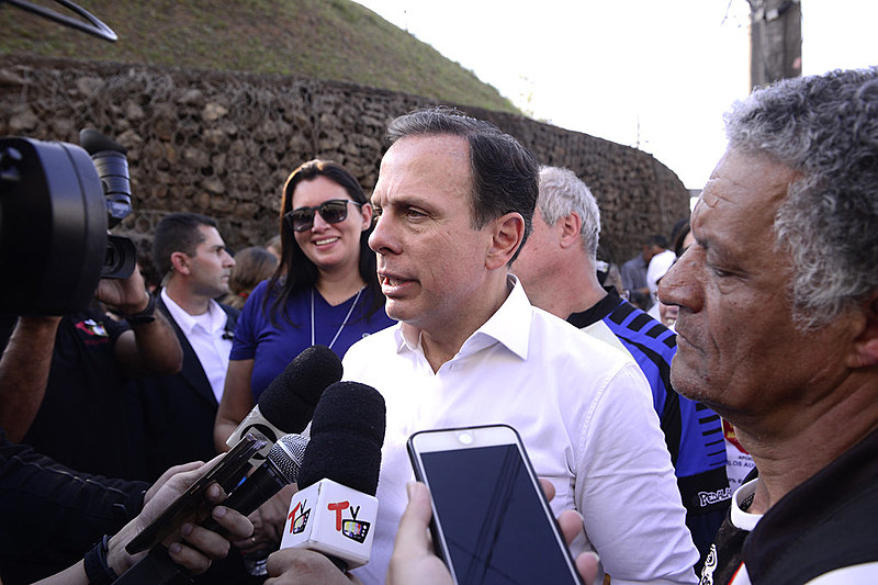 Doria vem sendo contestado pela proposta de fechar períodos integrais desde setembro, mas ainda não abriu mão da ideia