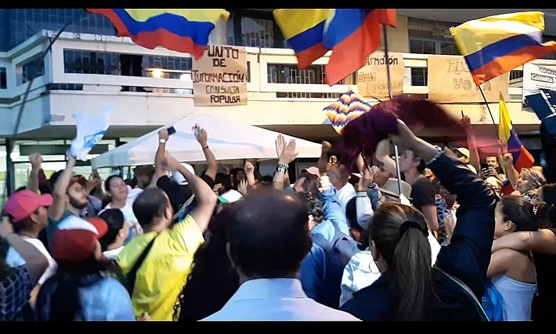 Moradores comemoram a vitória em Fusagasugá, que se une a outras cidades colombianas no rechaço ao fracking