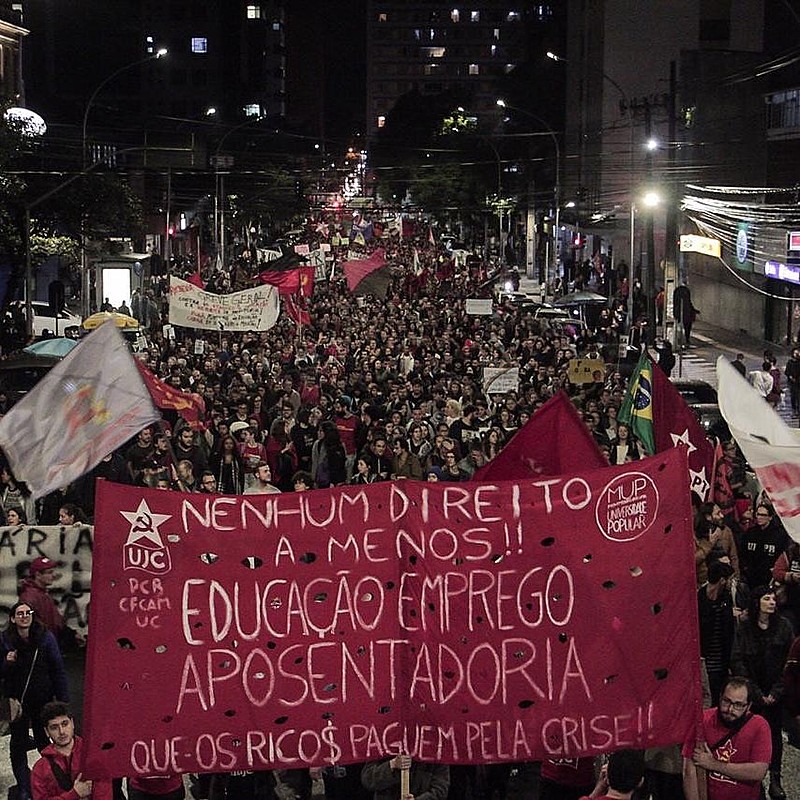 Manifestações em Curitiba contaram com milhares de participantes