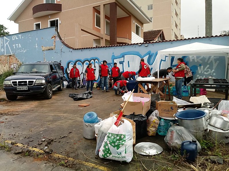 Militantes transferem acampamento