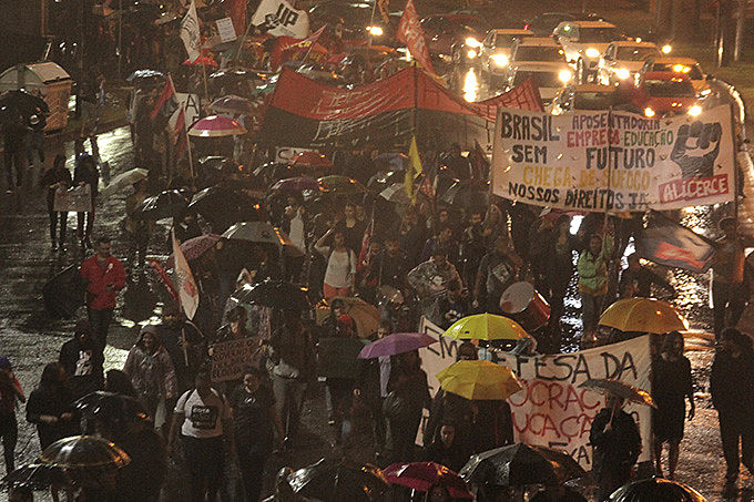 Em Porto Alegre, milhares marcharam contra os ataques do governo Bolsonaro