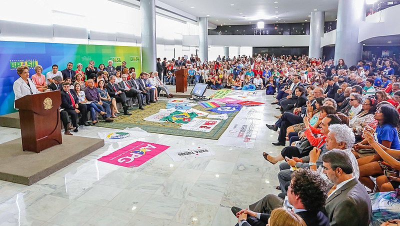 Dilma recebe estudantes, professores e ativistas da Educação no Planalto