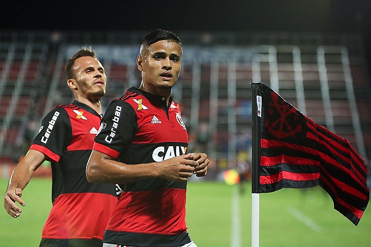 Torcedores tiram onda uns com os outros dizendo que seu time é o melhor do Rio. Mas qual é a vantagem disso hoje em dia?