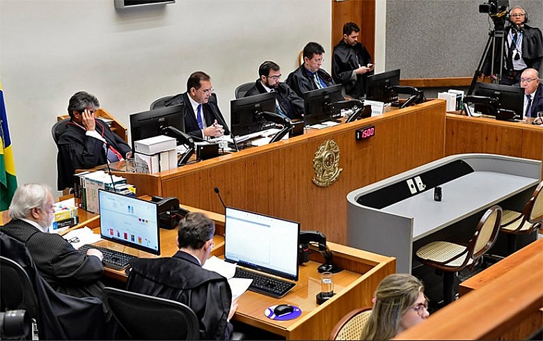 Ministros da Quinta Turma do STJ realizaram sessão nessa terça (23) para decidir recurso da defesa de Lula