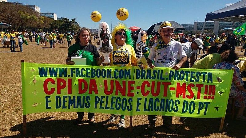 Manifestante quer CPI de movimentos e a volta da União Democrática Nacional (UDN)