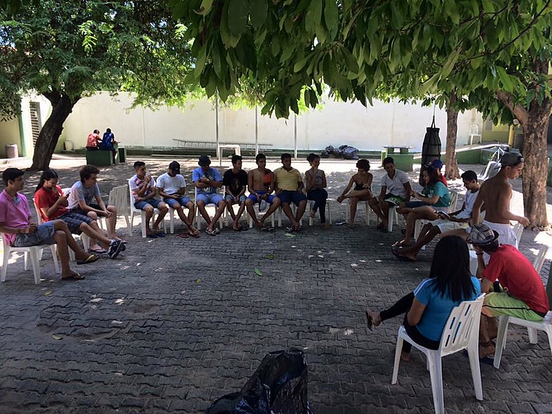 Estudantes participam de roda de conversa no Ceará