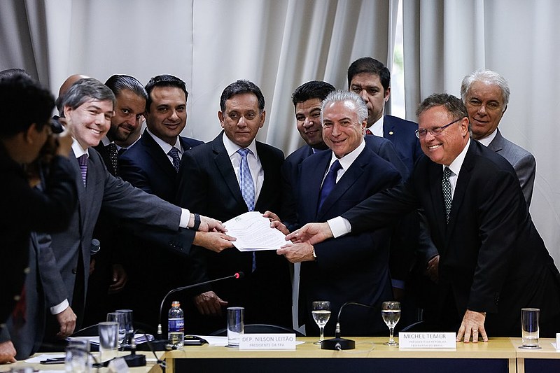 Cinquenta por cento dos votos pró-impeachment no Congresso Nacional foi da bancada ruralista