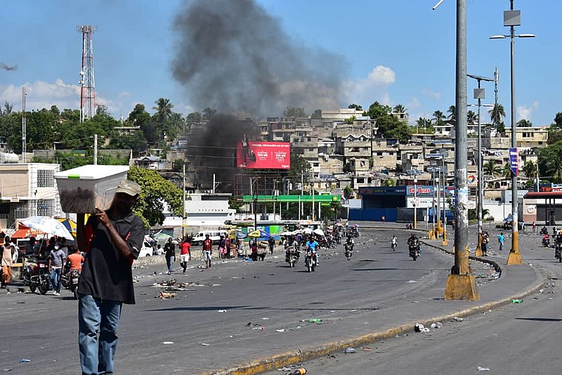 O Haiti amanheceu nesta quinta-feira (17), feriado nacional, com protestos organizados na capital e em diversas províncias do país
