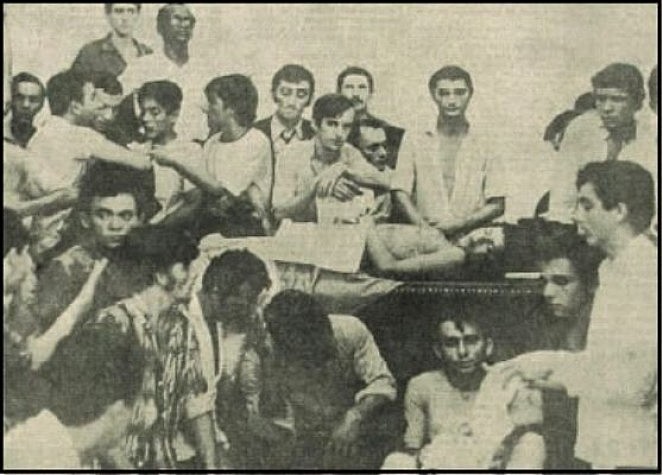 Os estudantes levaram o corpo da vítima da ditadura até a Assembleia Legislativa, onde hoje é a Câmara Municipal