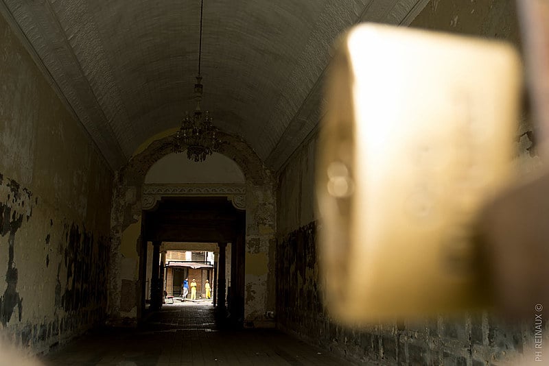Com obras abandonadas e em estado de sucateamento, Teatro do Parque faz falta no cenário cultural pernambucano