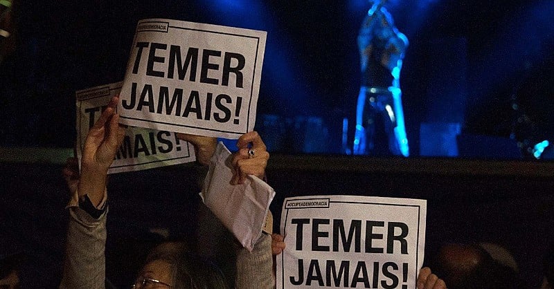 Protestos contra o presidente interino Michel Temer já são frequentes em shows no Brasil