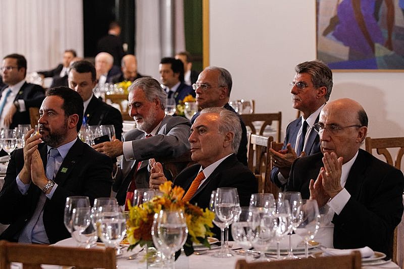 O governo do lesa-pátria entreguista Michel Temer está promovendo mudanças no seu gabinete