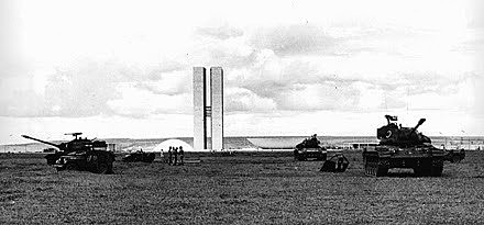 Nenhuma das rupturas golpistas em nossa história causou tanto desmonte do Estado nacional quanto a atual. Na foto, Brasília em 1964