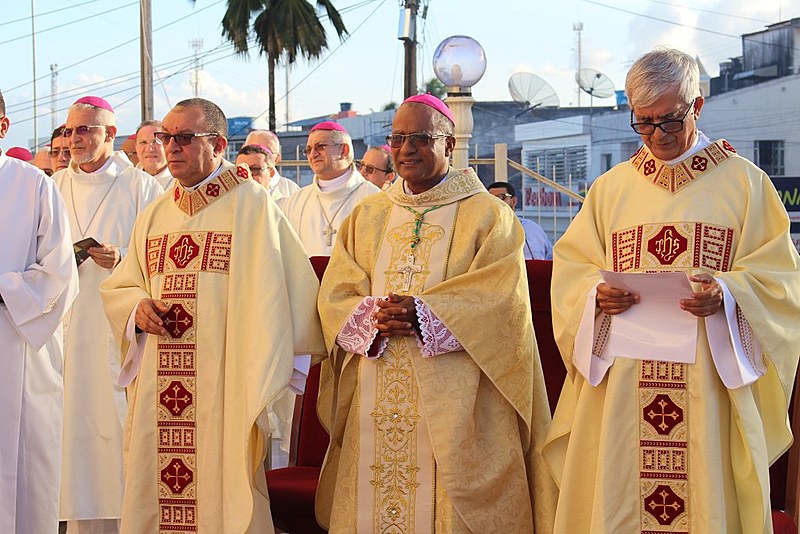 Dom Limacêdo (centro) foi nomeado pelo Papa Francisco no primeiro semestre deste ano