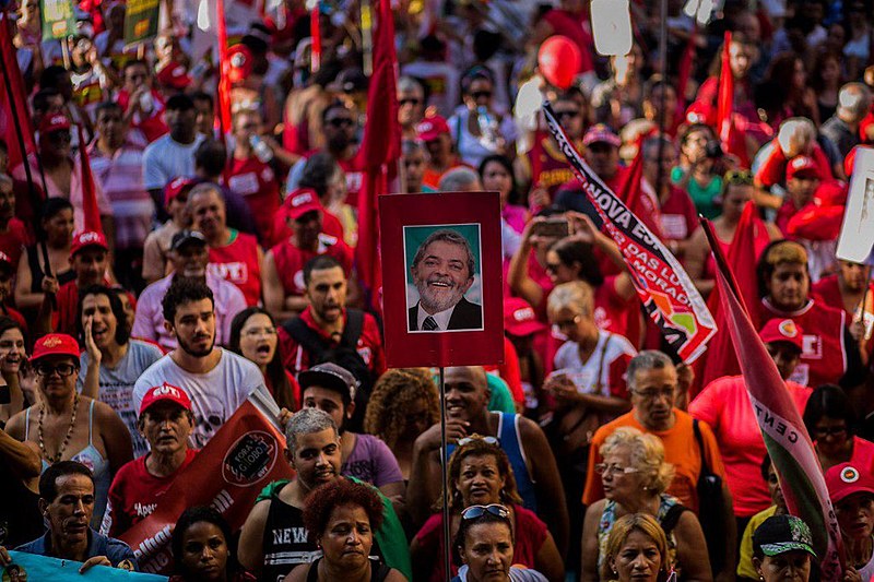 "É preciso disputar projetos, viabilizar a candidatura popular de Lula, baixar a bola de Ciro Gomes e manter acesa a chama da resistência"