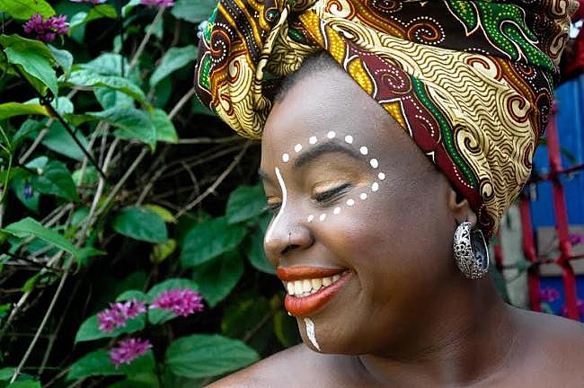 Joyce Fernandes, mais conhecida como Preta-Rara, é exemplo de engajamento na luta pelos direitos das mulheres negras