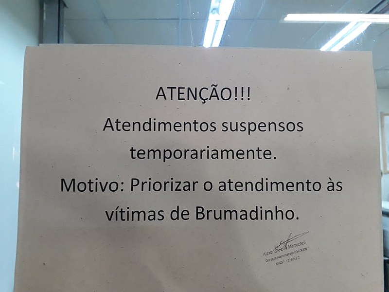 Deram entrada no local duas mulheres atingidas pela lama, uma de aproximadamente 22 anos e outra de 15, além de dois homens
