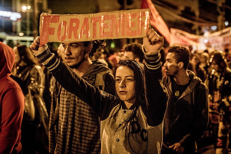 s manifestantes fizeram uma espécie de “esquenta” para a manifestação de domingo (21), às 14h, em frente à UFPR, na Praça Santos Andrade
