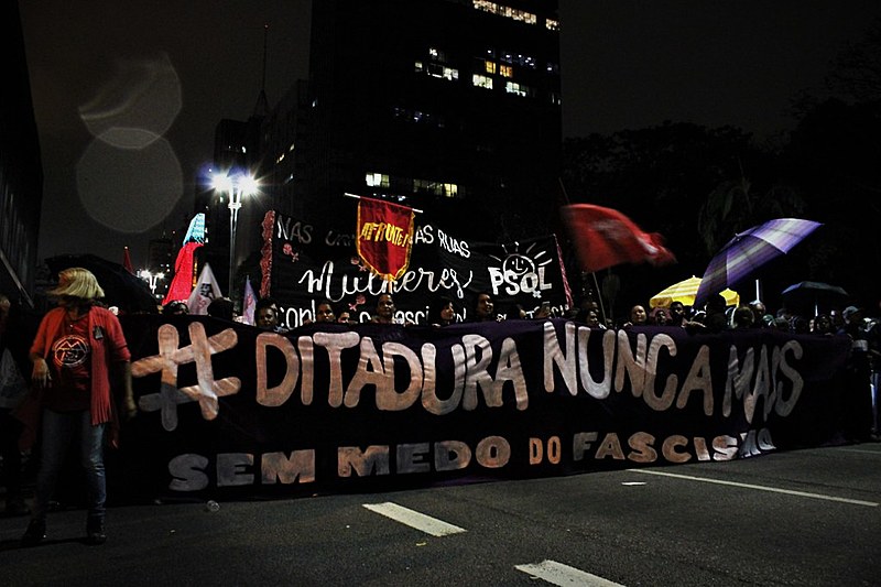 O presidente eleito vem manifestando posicionamentos questionáveis, como o elogio á ditadura militar