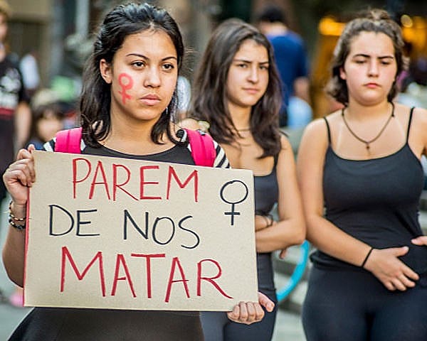 Focar na humanização do atendimento, no apoio às vítimas, na educação e na responsabilização dos meios de comunicação é um importante começo