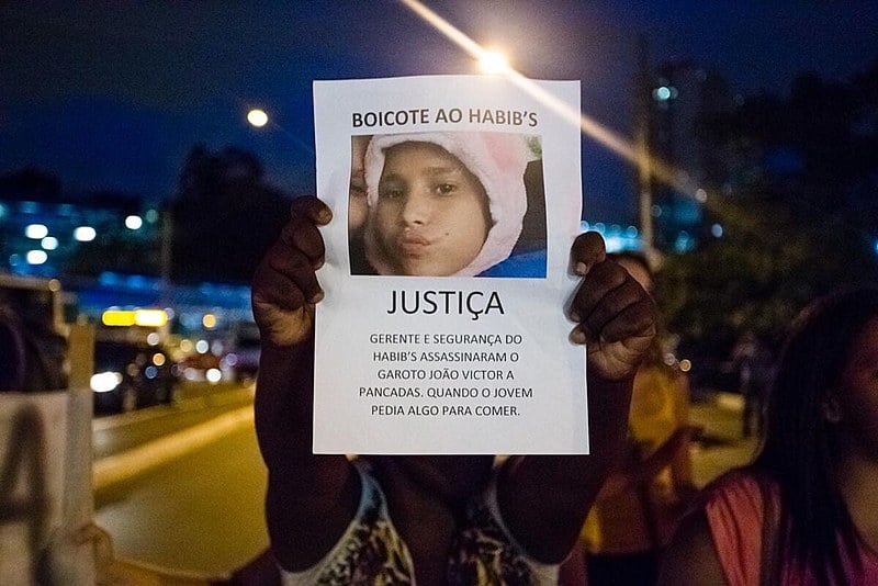 Familiares e amigos do menino morto após perseguição de seguranças do Habib’s protestaram no dia 2 de março