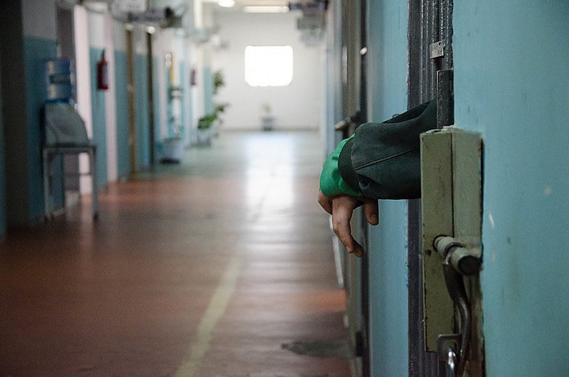 Por vezes a família está distante da unidade prisional não tendo condições de realizar visitas ao preso