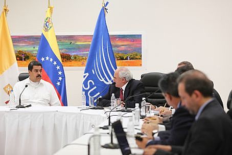 Maduro se reúne com oposição nesta segunda-feira (31)