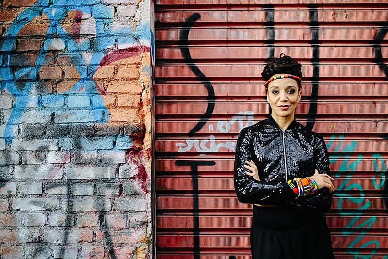 Roberta Estrela D’Alva é uma das poucas apresentadoras negras da televisão
