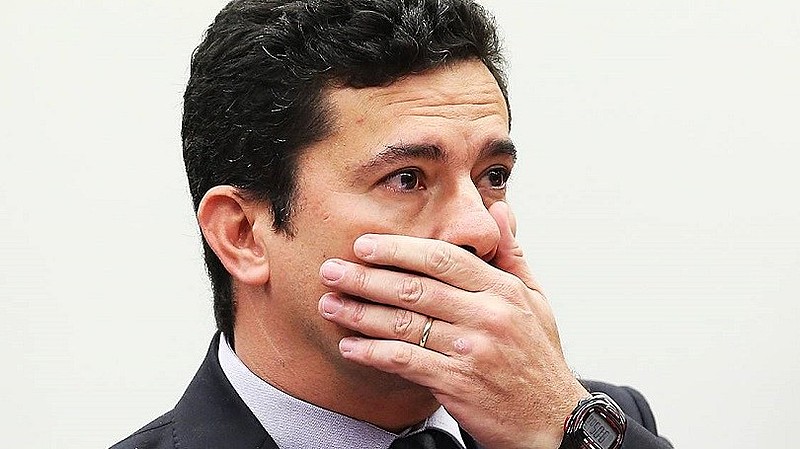 Não seria de admirar que os recibos fraudulentos também não foram guardados em uma caixa com grilos por Moro