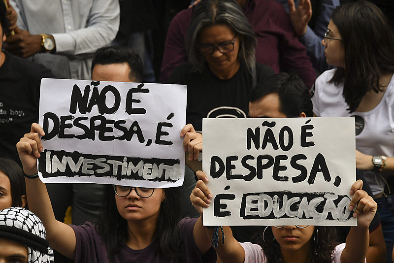 Dano causado por essa lei pode chegar à casa de 1 trilhão de reais para as áreas de saúde e Educação nas próximas décadas
