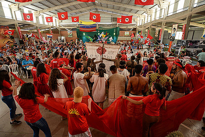 Mística de abertura do 19º Encontro Estadual do MST-RS