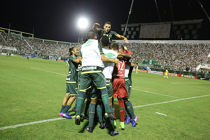 Famílias dos jogadores e comissão técnica, vítimas do acidente de novembro, não foram indenizadas