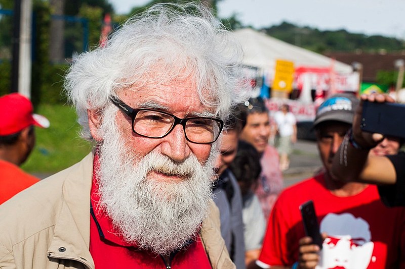 "Usam Lula como troféu, para sustentar as mentiras que fizeram”, diz Boff