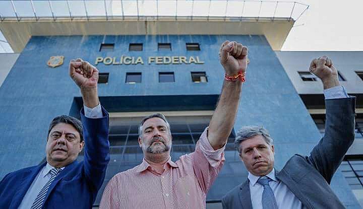 "Não é uma concessão, é constitucional", afirmou o deputado federal Paulo Pimenta (PT-RS, centro)
