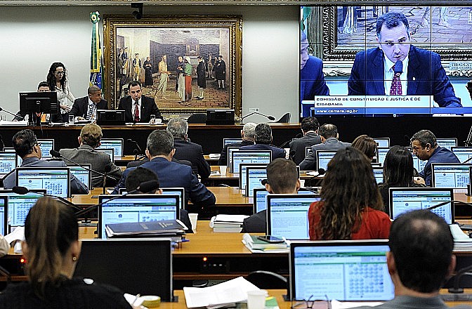 Oposição tenta há três semanas votar PEC das Diretas na Comissão de Constituição e Justiça da Câmara