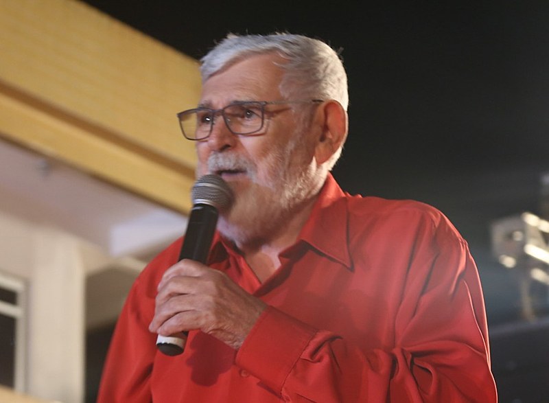 Histórico defensor dos direitos humanos, deputado federal por quatro mandatos onde integra a comissão de direitos humanos da Câmera.