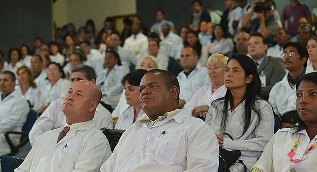 Médicos cubanos que permanecieron en Brasil tras el fin del convenio en noviembre de 2018 no pueden actuar profesionalmente