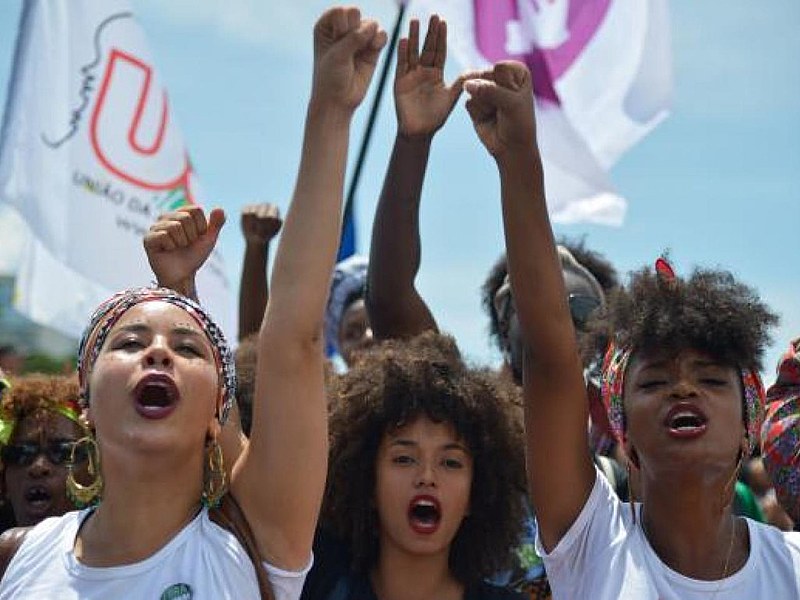"Mulheres continuam sendo as que trabalham mais, então elas deveriam manter esse direito de se aposentar mais cedo", diz