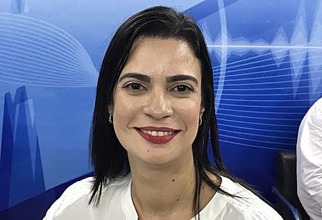 Jovem advogada, professora e feminista, disputa pela primeira vez em eleições para a Câmara Federal.