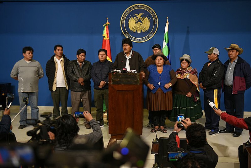 O comunicado de Evo Morales foi feito ao lado de organizações sociais no hangar presidencial, na cidade de El Alto
