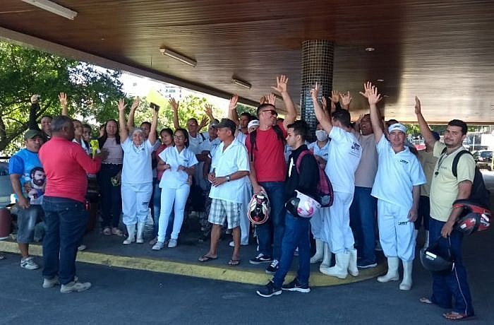 Trabalhadores terceirizados reividincam direitos trabalhistas