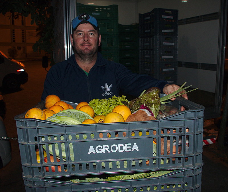 Dione, agricultor de Imbuia, é o responsável por entregar as cestas orgânicas em Florianópolis