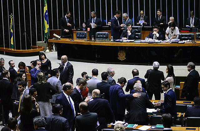 Presidente de la Cámara, Rodrigo Maia (DEM-RJ), dijo estar "confiado" para votar el proyecto de ley (PL) 4.302 entre ayer y hoy