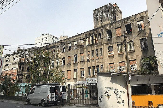 Edifício fica em zona próxima ao centro, área que passa por um processo de genrtificação
