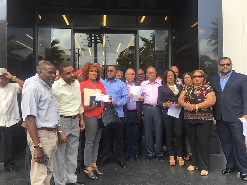 Confederações sindicais dominicanas entregaram na Embaixada brasileira em Santo Domingo uma petição em defesa de Lula