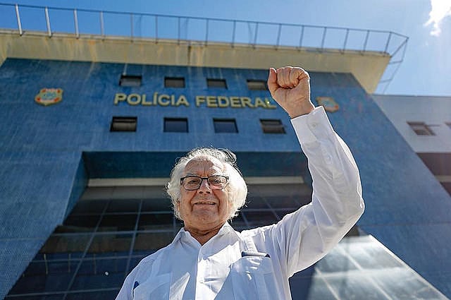 O argentino e ganhador do prêmio Nobel da Paz, Adolfo Pérez Esquivel visitou Lula na prisão, e anunciou que indicará o petista para o prêmio