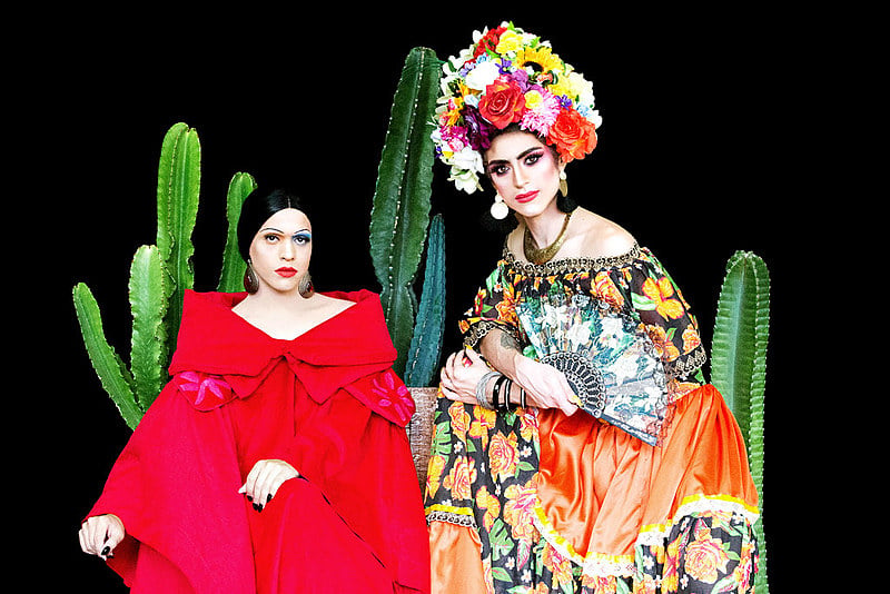 Artistas Andy Vidade e Naomi Kahlo incorporam Tarsila do Amaral e Frida Kahlo no Calendário Drag 2019