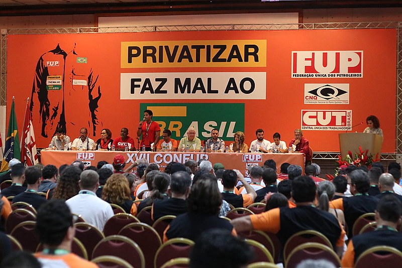 Durante quatro dias, petroleiros, movimentos e organizações debatem formas de enfrentar o desmonte da Petrobras.